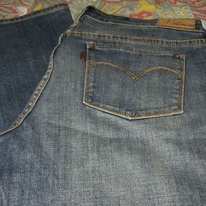 Levi's slight curve classic size 12